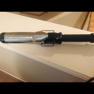 Conair curling iron ( NEW but discarded the box)